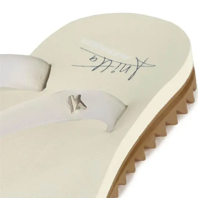 Chinelo Dedo Kenner Ibiza Anitta Branco e Bege Feminino
