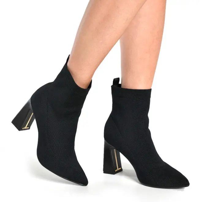 Bota de Cano Curto e Salto Bloco Feminina Via Marte Preto 343-009-02
