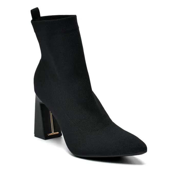 Bota de Cano Curto e Salto Bloco Feminina Via Marte Preto 343-009-02