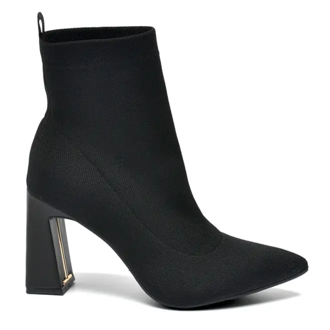 Bota de Cano Curto e Salto Bloco Feminina Via Marte Preto 343-009-02