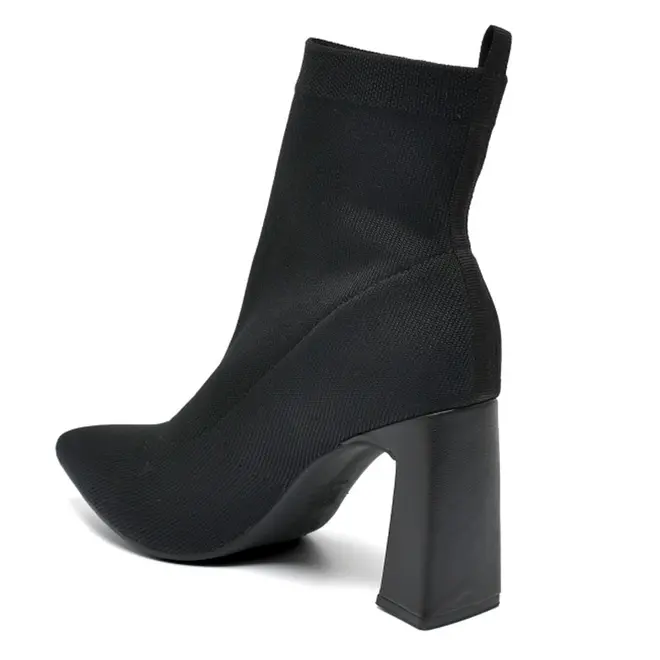Bota de Cano Curto e Salto Bloco Feminina Via Marte Preto 343-009-02
