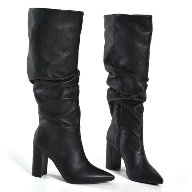 Bota de Couro e Cano Longo Feminina Via Marte Preto 063-023-01