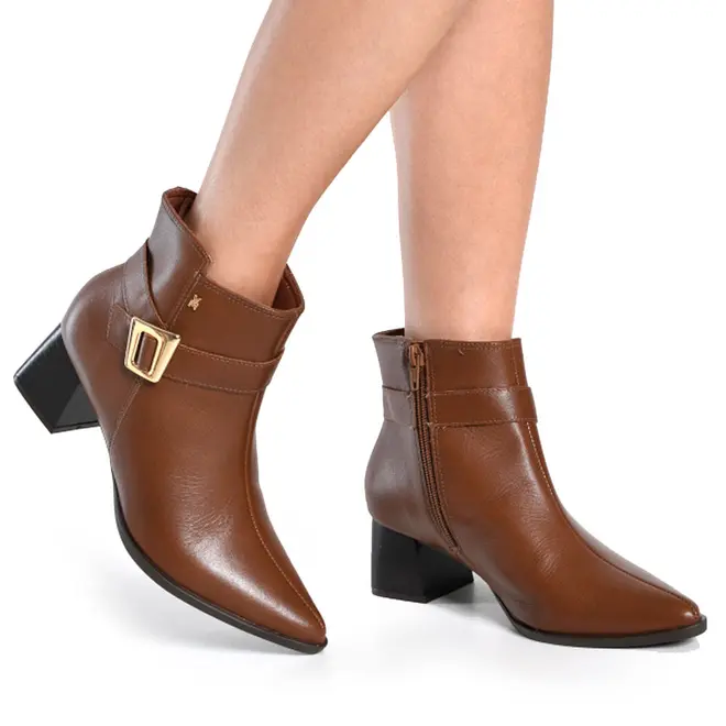 Bota de Couro e Cano Curto Feminina Via Marte Marrom 340-001-01