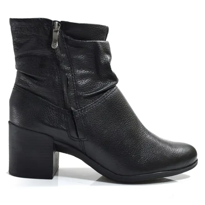 Bota Cano Curto de Couro e Salto Bloco Bottero Preto 346907
