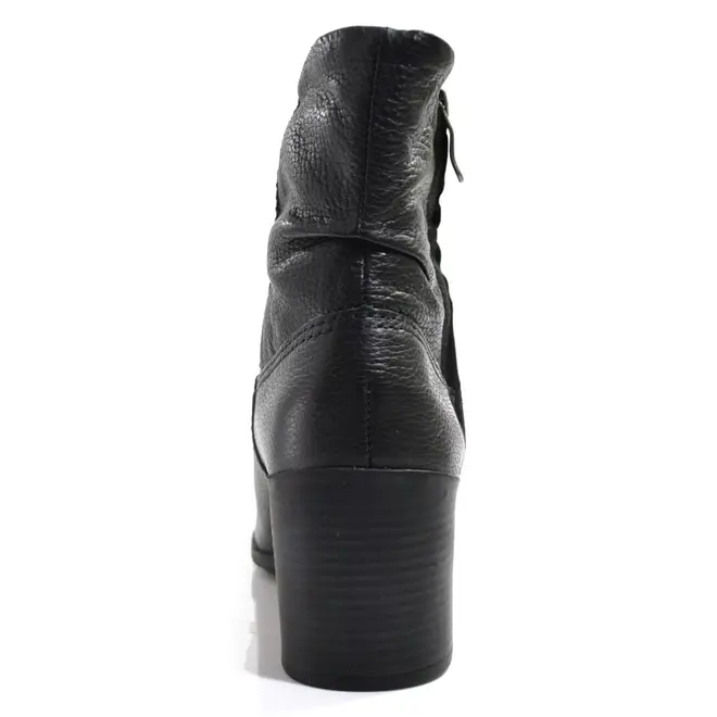 Bota Cano Curto de Couro e Salto Bloco Bottero Preto 346907