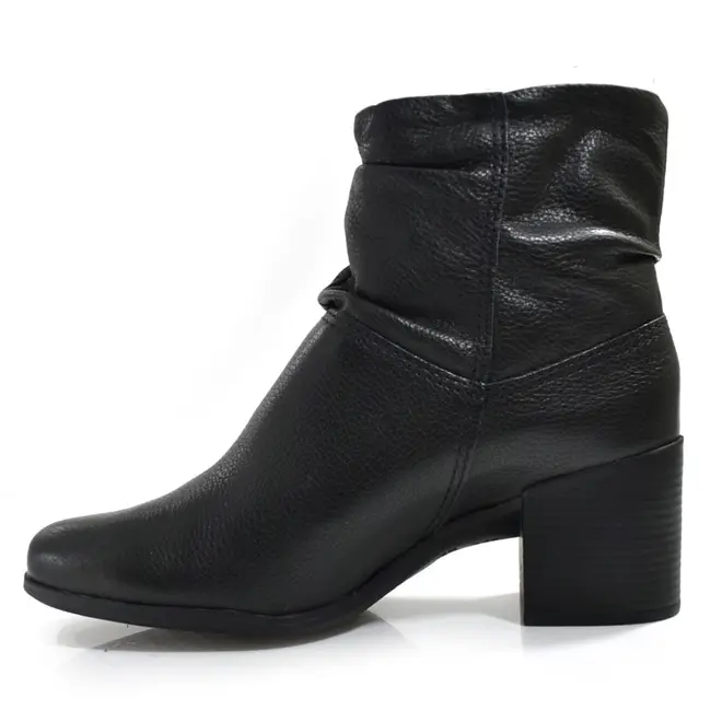 Bota Cano Curto de Couro e Salto Bloco Bottero Preto 346907