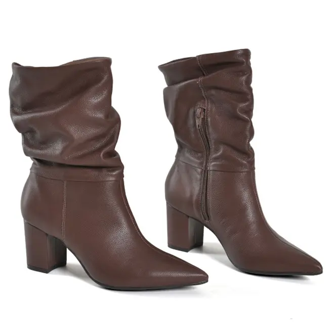 Bota de Couro Slouchy Feminina Via Marte Marrom 236-015-01