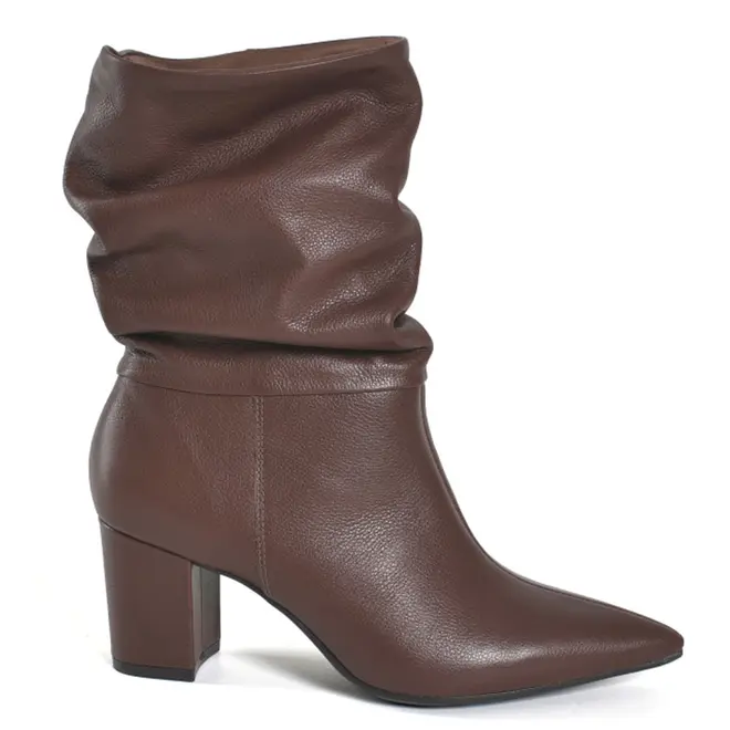 Bota de Couro Slouchy Feminina Via Marte Marrom 236-015-01