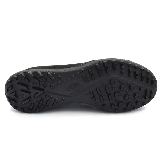 Chuteira Society Umbro Striker II Preto U01FB00473